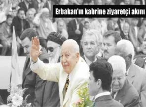Erbakan'ın kabri ziyaretçi akınına uğruyor