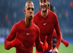 Felipe Melo'nun belalısı geliyor!