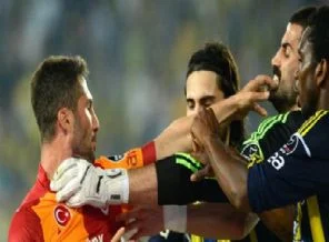 Fenerbahçe, Galatasaray'ı bombaladı
