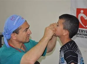 Filistinli çocuklar gülsün diye...