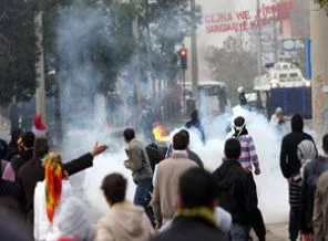 Flaş! Yolcu otobüsüne molotoflu saldırı