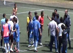 Futbolcu çocuklara biber gazlı müdahale