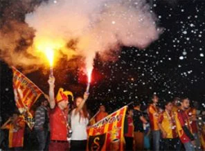 Galatasaray kasasını parayla doldurdu