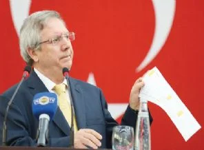'Galatasaraylılar tiyatro oynuyor'