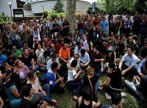 Gezi parkındaki eylem sürüyor