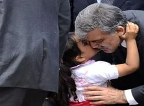 Gül'ü tebessüm ettiren rica