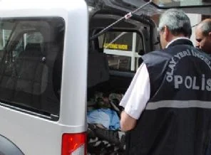 Hasta komşu yolda öldü, cenaze bagajda kaldı!