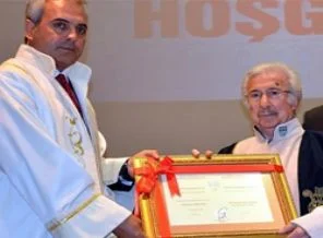 İlk defa bir Osmanlı padişahı onursal doktora aldı