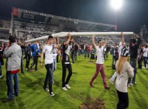 İnönü'deki direkle Demirören'e mesaj