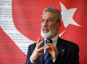 İsmet Özel: BUGÜN İNSANLAR AHLAKEN NE KADAR REZİLSE SİYASETEN O KADAR YUKARIDA!