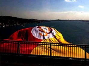 Köprüler sarı-kırmızı!