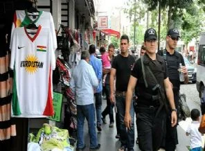 'Kürdistan' yazan tişörtler satışta