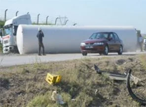 LPG yüklü tanker devrildi