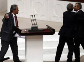 Meclis'teki 'Kamer Genç' kavgasında sürpriz adım!