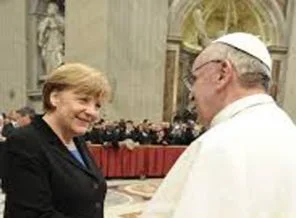Merkel'den Papa Franciscus'a ziyaret