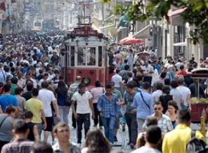 Milyonlarca kişi sınırı aştı