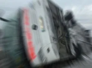 Öğrenci taşıyan otobüs devrildi:45 yaralı