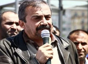 Önder DİSK'i eleştirdi: Madem Taksim'de ısrar ettiniz...