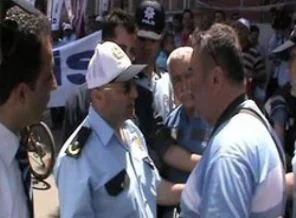 Polis 'biber gazı zararlı' dedi