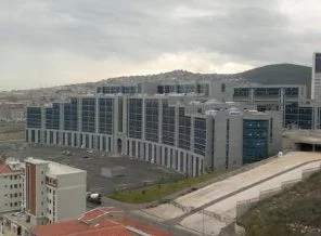 Polis duruşma salonunda biber gazı sıktı