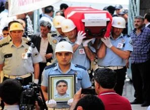 Polis memuru son yolculuğuna uğurlandı