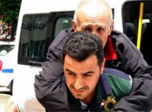 Polis sırtında cezaevine götürdü