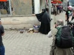 Posta gazetesinin çarşaflı kadın rahatsızlığı