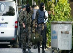 Rehineleri bıraktı, intihar etti