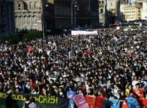 Roma'da binlerce kişi işsizliğe karşı sokaklara indi