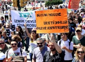 Sanatçılar Taksim'de yürüdü: Tiyatroma dokunma!