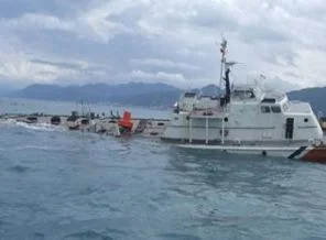 Savaş gemisi töreni beklemeden battı