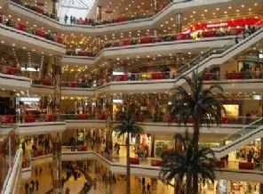 Şişli'deki AVM'de madde bağımlıları korku saçtı