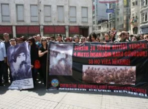 Taksim herkese kapalı: Dersimliler de yürüyemedi