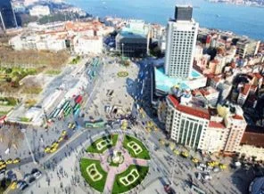 Taksim meydanı yayalara ve araç trafiğine açıldı