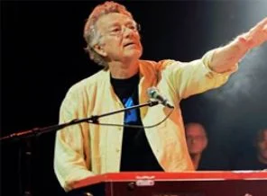 The Doors'un kurucularından Manzarek öldü