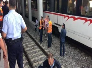 Trenin altına atlayarak canına kıydı!