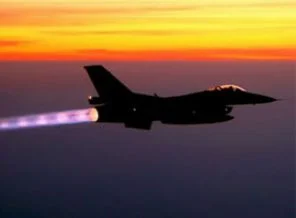 Uçağına F-16 eşlik etti