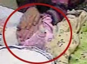 Üçüncü çocuğunu öldürmek isterken görüntülendi