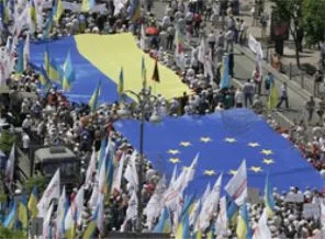 Ukrayna'da çifte miting