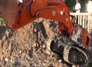 Uzaktan kumandalı kepçe yaptı