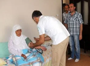 Yaralılara evde sağlık hizmeti veriliyor