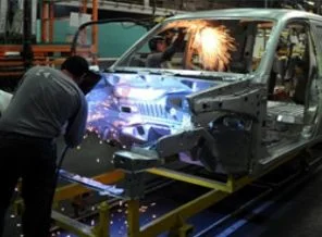 'Yerli oto intihar' diyen Koç, 2 model geliştirdi