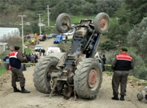 Yozgat'ta traktör devrildi: 35 yaralı