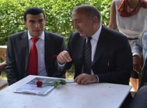 Yumurta yağmuru yerine gül yağmuru