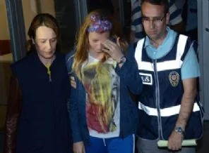 Yurtta kalan 3 kız, hizmetliyi dövüp kaçtı