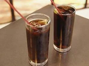 16 yıldır su yerine kola içiyor