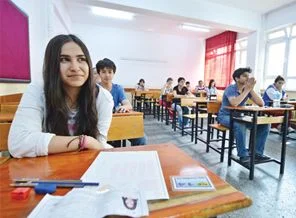 AK Parti mitingi sınava denk geldi