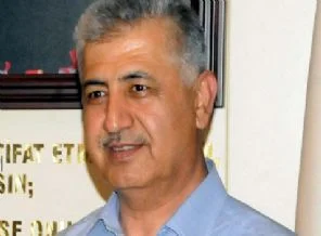 AKP'li vekilden kravatsız şalvar eylemi