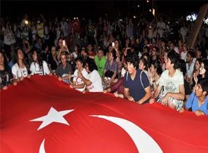 Alanya'da sabahlara kadar eylem sürdü