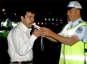 Alkolmetreyi üflemeyenin ehliyetine el konulacak